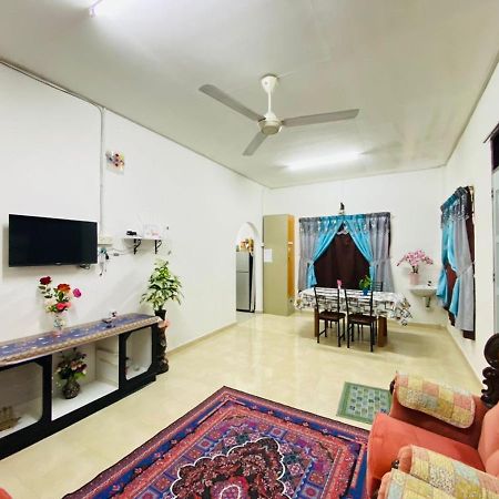 Homestay Ummi Kuala Terengganu Buitenkant foto