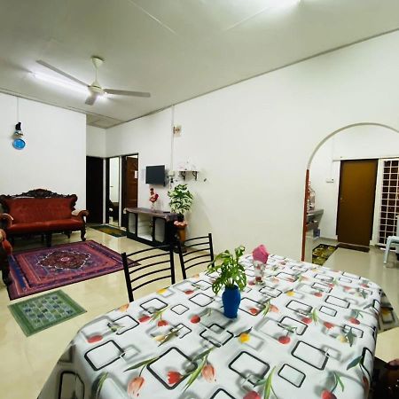 Homestay Ummi Kuala Terengganu Buitenkant foto