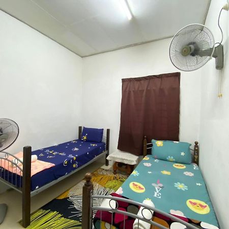 Homestay Ummi Kuala Terengganu Buitenkant foto