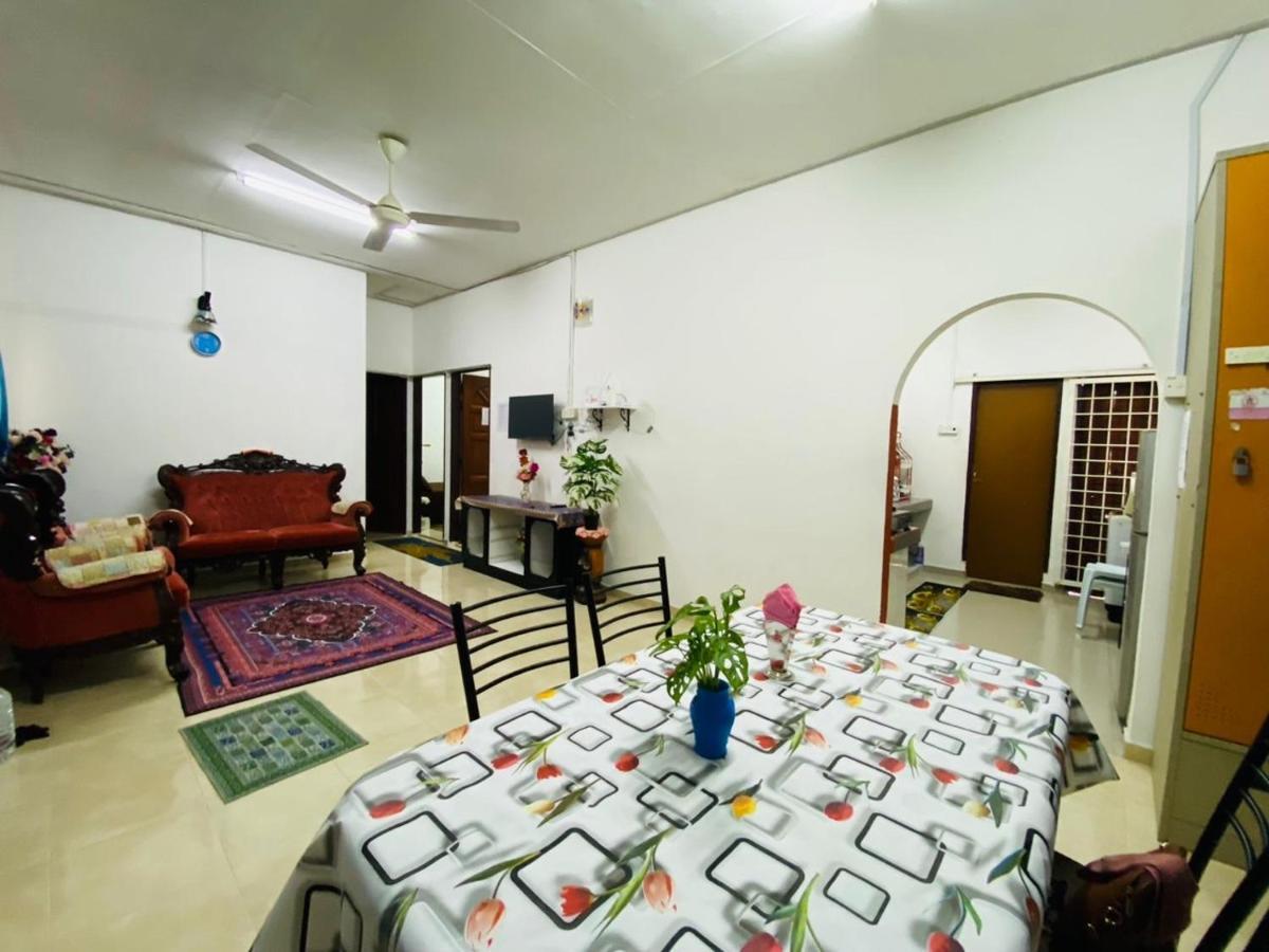 Homestay Ummi Kuala Terengganu Buitenkant foto